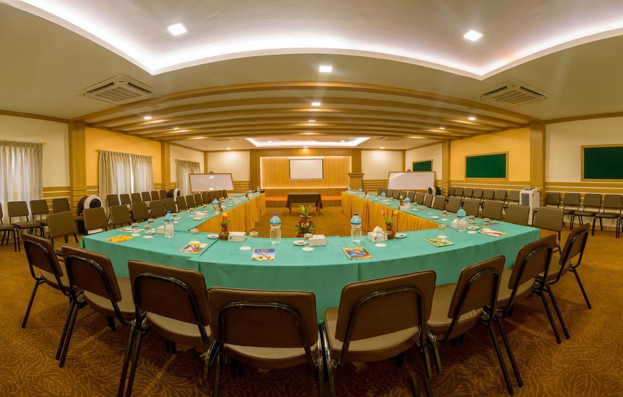 Park Safari Resort Саураха Екстериор снимка