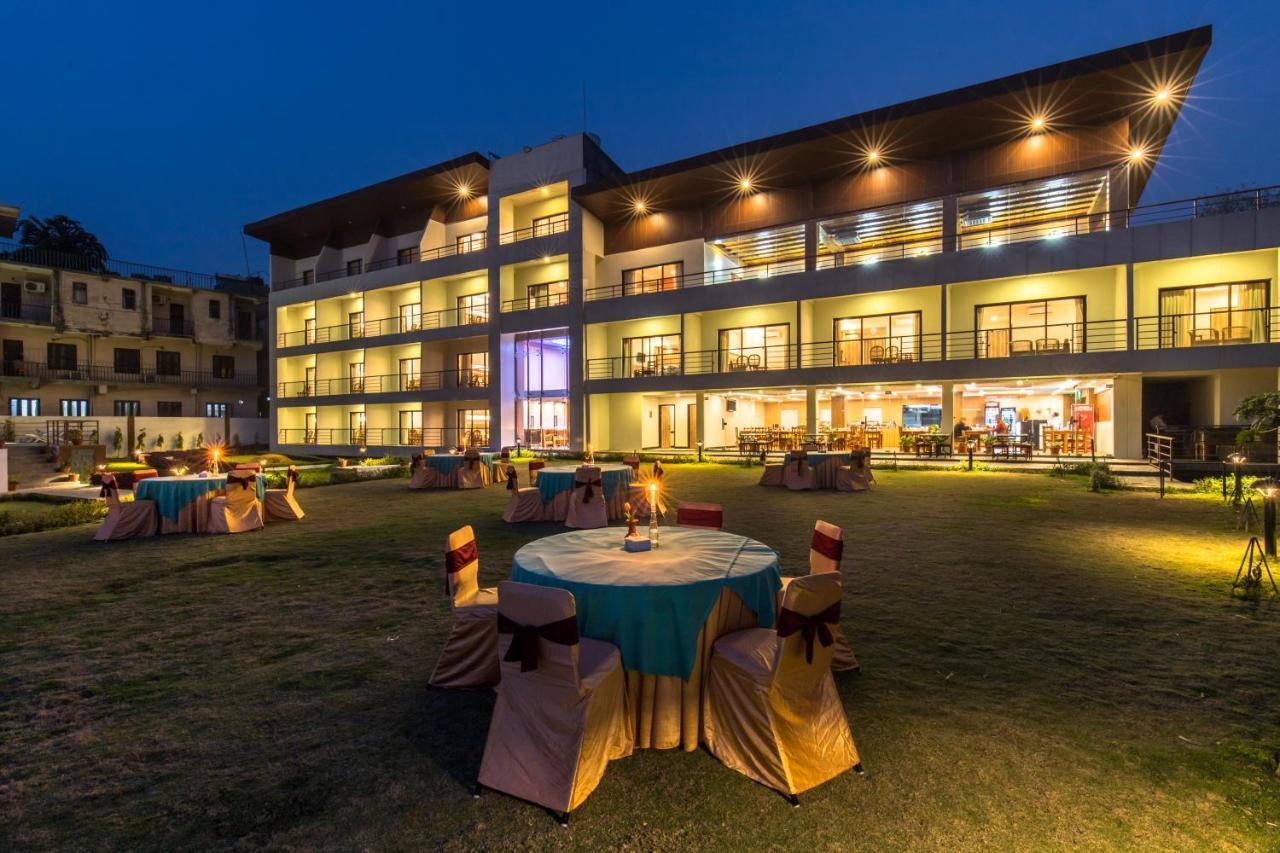 Park Safari Resort Саураха Екстериор снимка